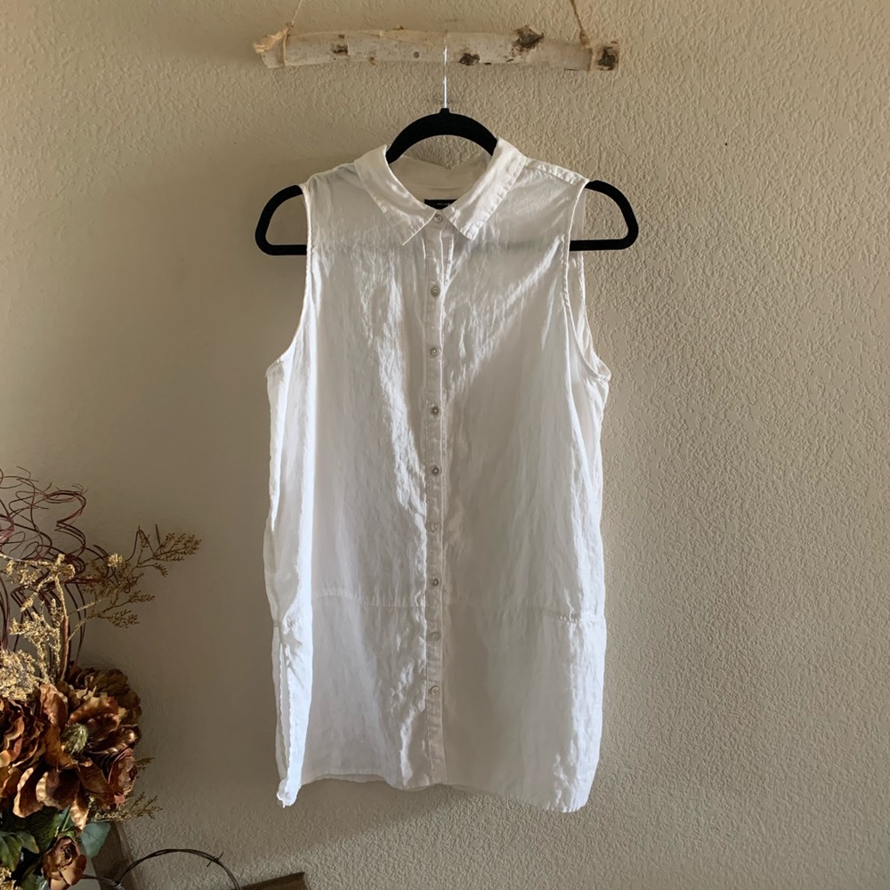Tahari White Button Down Sleeveless Top